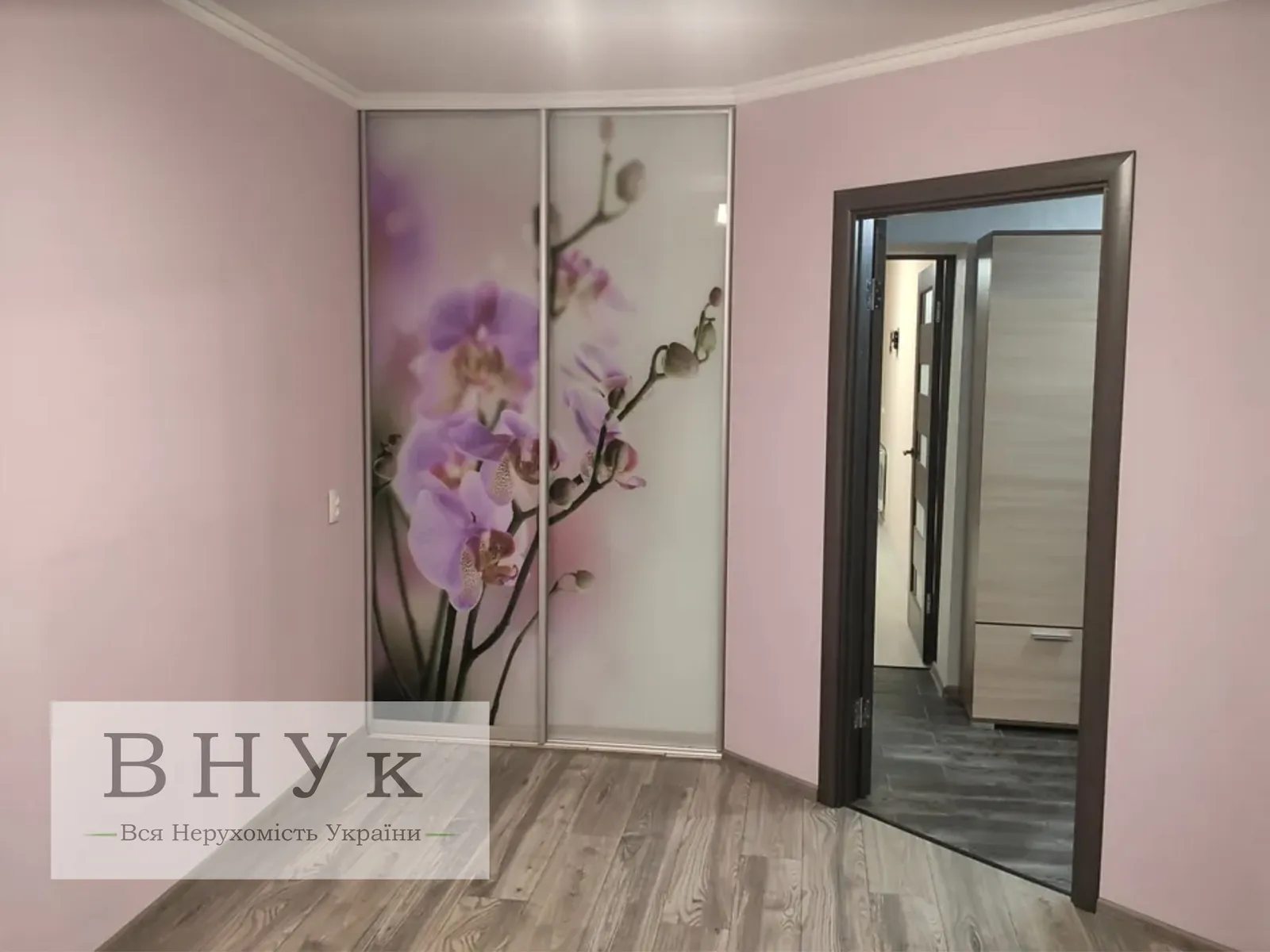 Apartments for sale 2 rooms, 45 m², 5th fl./5 floors. 1, Kryvonosa M. vul., Ternopil. 