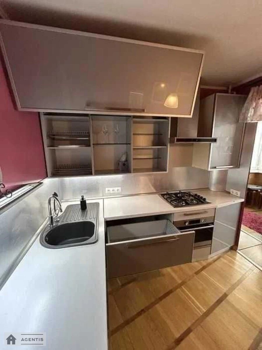 Здам квартиру 1 кімната, 43 m², 8 пов./11 поверхів. 7, Анни Ахматової вул., Київ. 