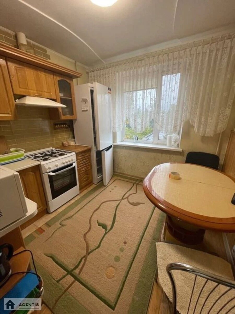 Сдам квартиру 2 комнаты, 50 m², 6 эт./9 этажей. 34, Червоної Калини просп. (Володимира Маяковського), Киев. 