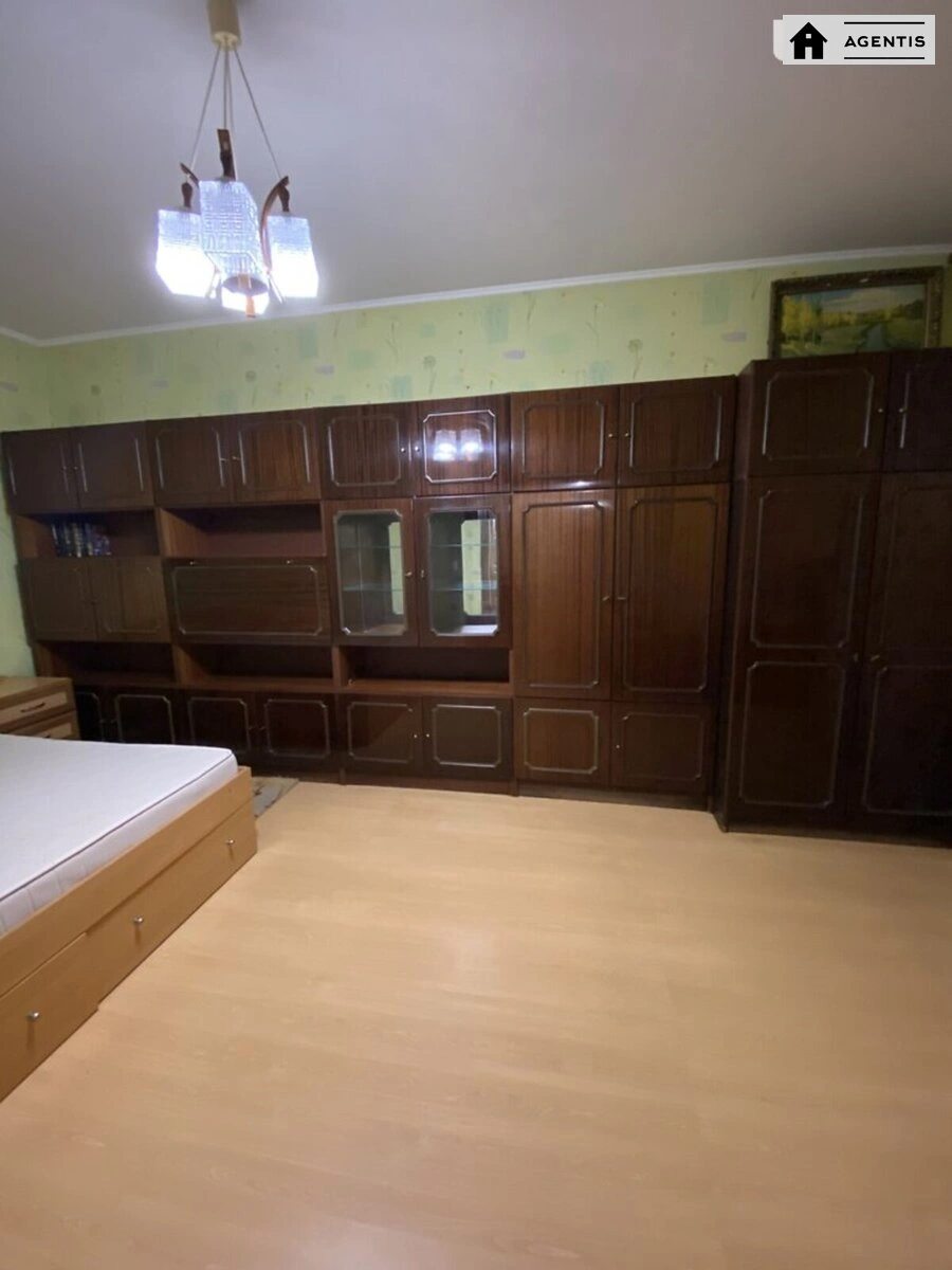 Сдам квартиру 3 комнаты, 88 m², 12 эт./16 этажей. 7, Радунская 7, Киев. 