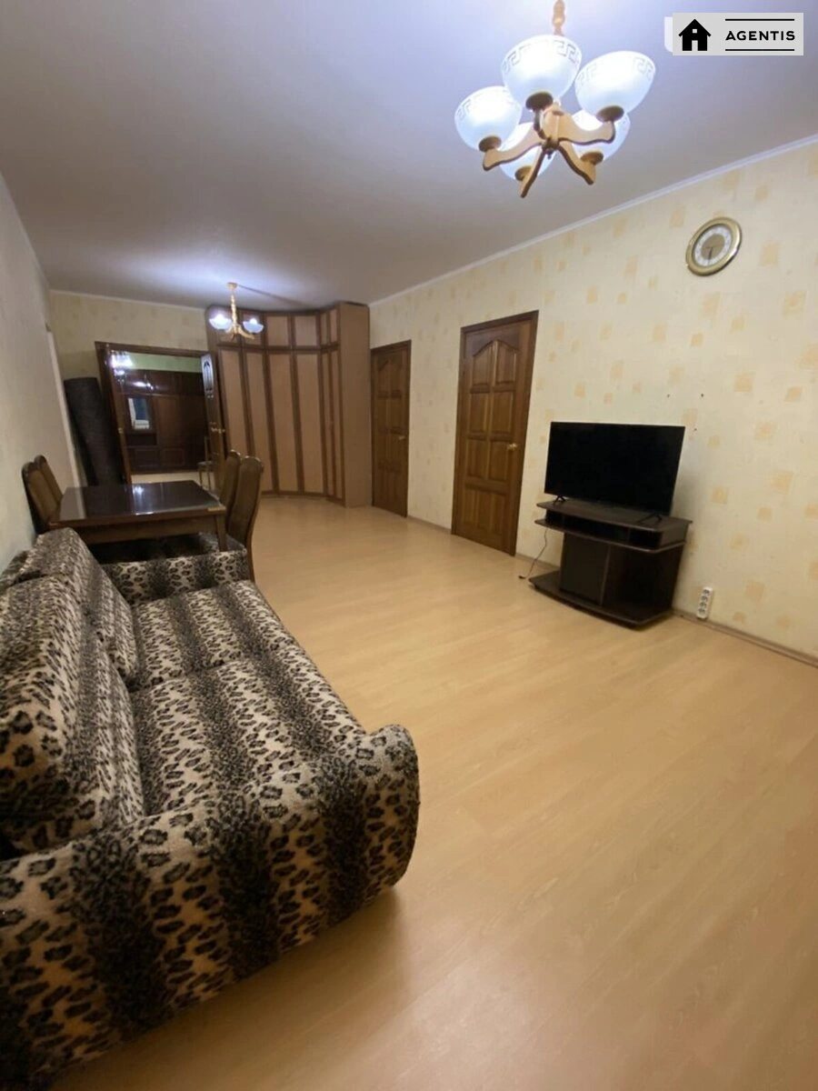 Сдам квартиру 3 комнаты, 88 m², 12 эт./16 этажей. 7, Радунская 7, Киев. 