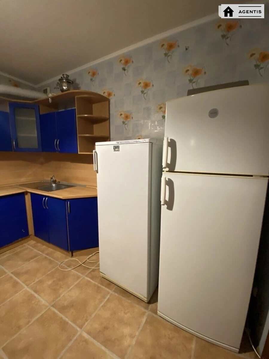 Сдам квартиру 3 комнаты, 88 m², 12 эт./16 этажей. 7, Радунская 7, Киев. 