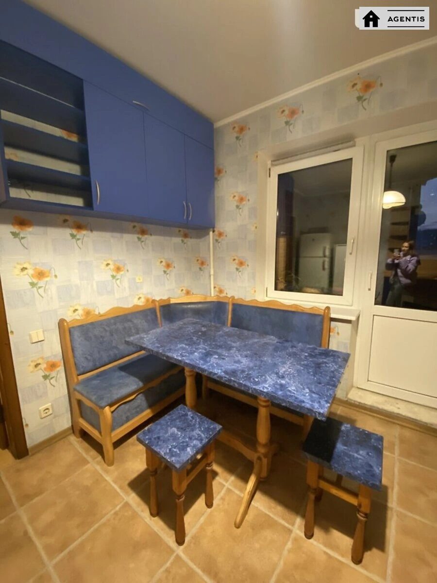 Сдам квартиру 3 комнаты, 88 m², 12 эт./16 этажей. 7, Радунская 7, Киев. 