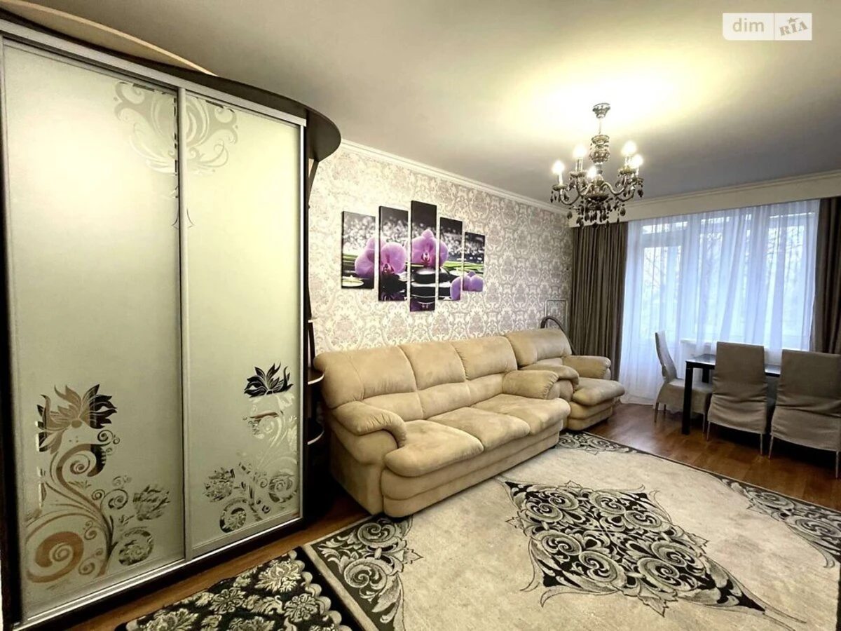 Продаж квартири 2 кімнати, 39 m², 2 пов./3 поверхи. Фортечний (кіровський), Кропивницький. 