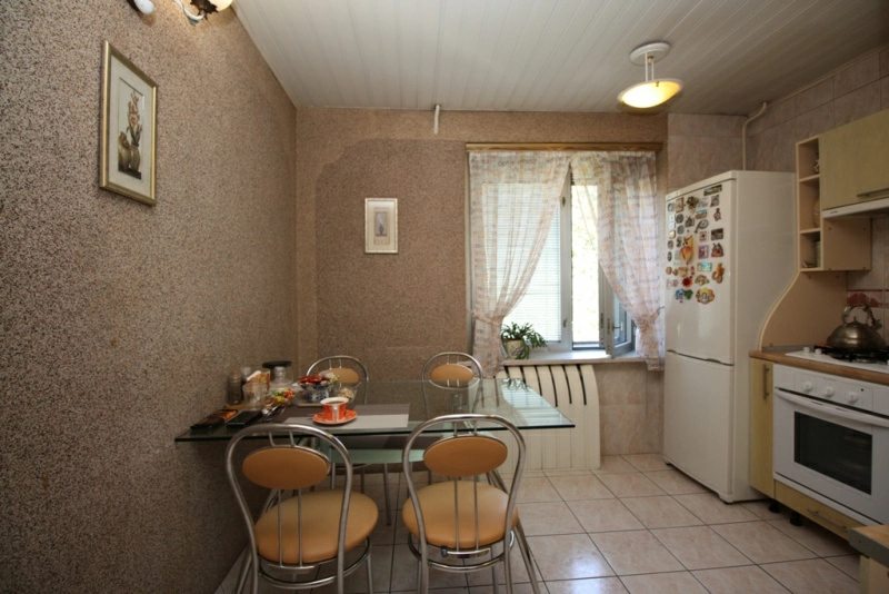 Apartments for sale. 3 rooms, 73 m², 4th floor/5 floors. 131, Pobedy, Zaporizhzhya. 