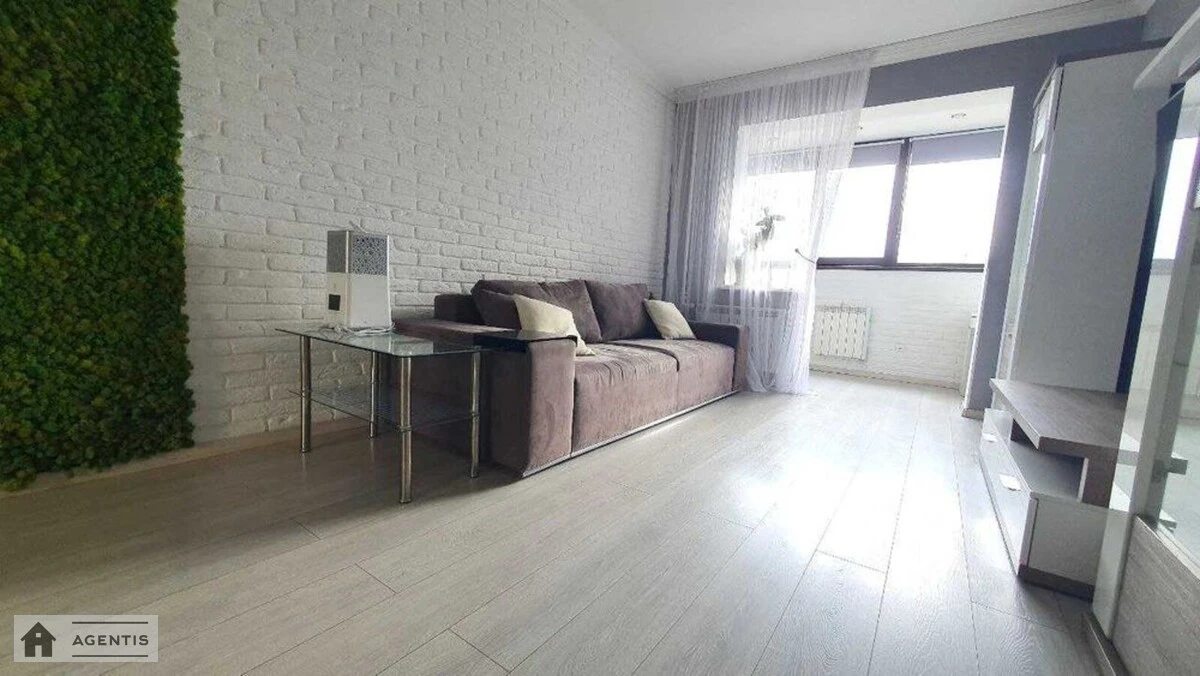 Сдам квартиру 2 комнаты, 52 m², 11 эт./16 этажей. 15, Степана Олійника вул., Киев. 