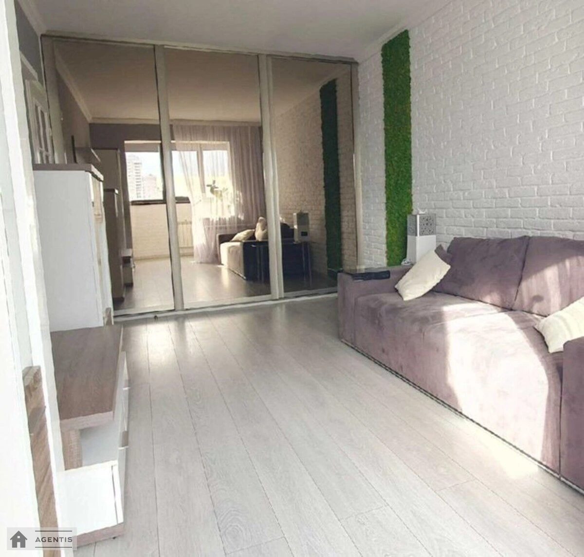 Сдам квартиру 2 комнаты, 52 m², 11 эт./16 этажей. 15, Степана Олійника вул., Киев. 