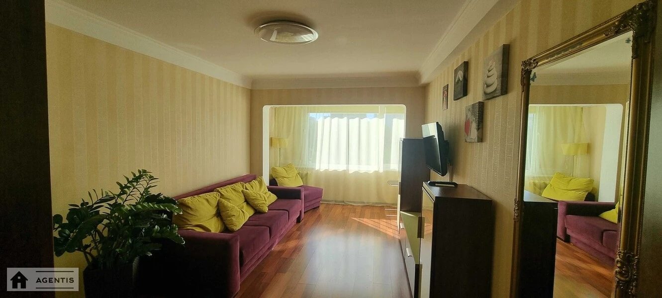 Apartment for rent 2 rooms, 64 m², 4th fl./9 floors. 17, Ivana Mykolaychuka vul. Serafymovycha, Kyiv. 