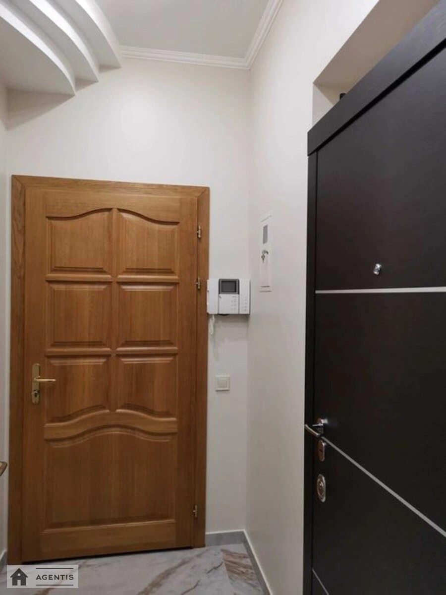 Здам квартиру 2 кімнати, 65 m², 3 пов./3 поверхи. Костянтинівська, Київ. 