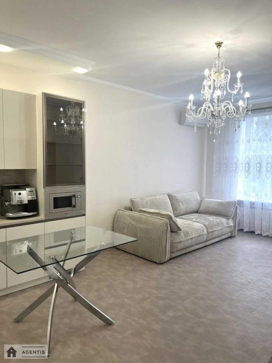 Здам квартиру 2 кімнати, 65 m², 3 пов./3 поверхи. Костянтинівська, Київ. 