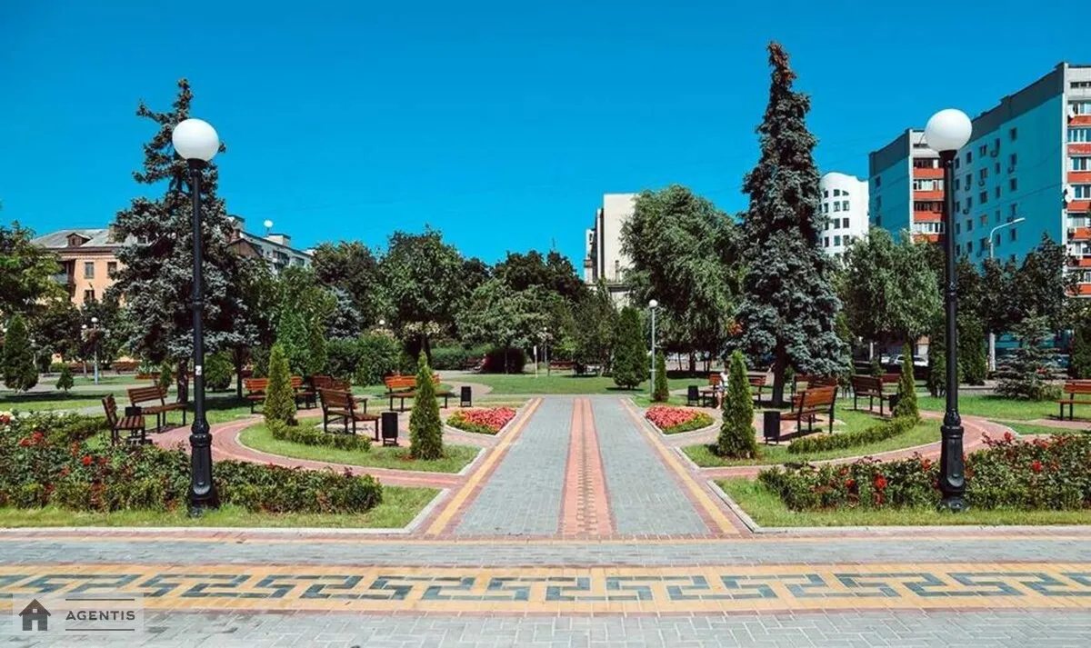 Здам квартиру 2 кімнати, 65 m², 3 пов./3 поверхи. Костянтинівська, Київ. 