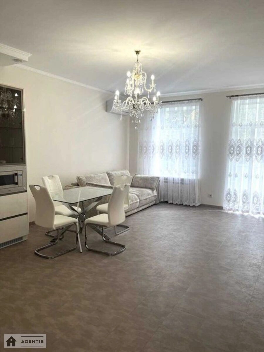 Здам квартиру 2 кімнати, 65 m², 3 пов./3 поверхи. Костянтинівська, Київ. 