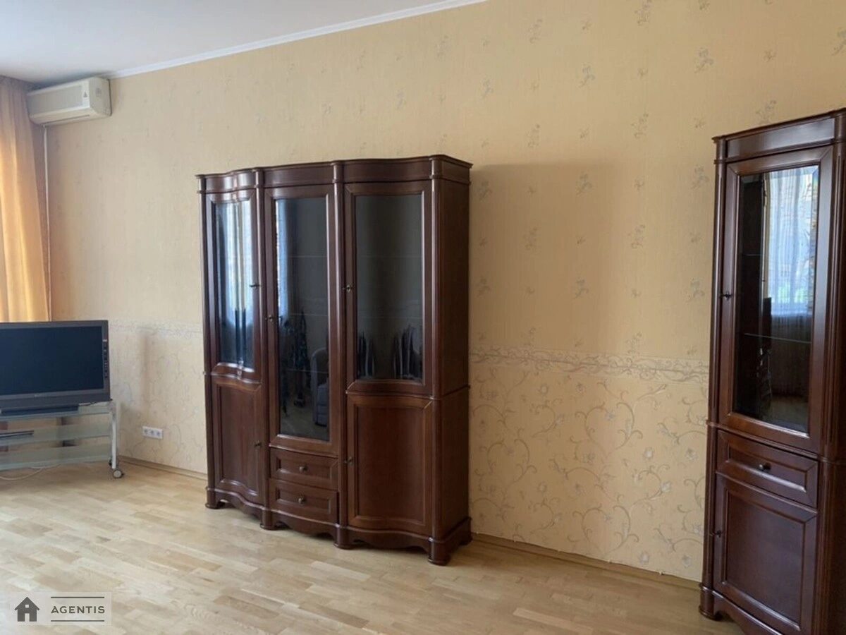 Здам квартиру 2 кімнати, 80 m², 3 пов./10 поверхів. 10, Володимира Івасюка просп. (Героїв Сталінграда), Київ. 