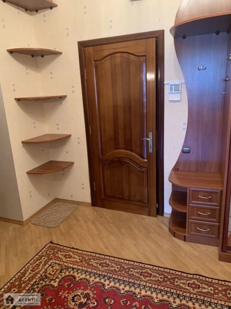 Здам квартиру 2 кімнати, 80 m², 3 пов./10 поверхів. 10, Володимира Івасюка просп. (Героїв Сталінграда), Київ. 