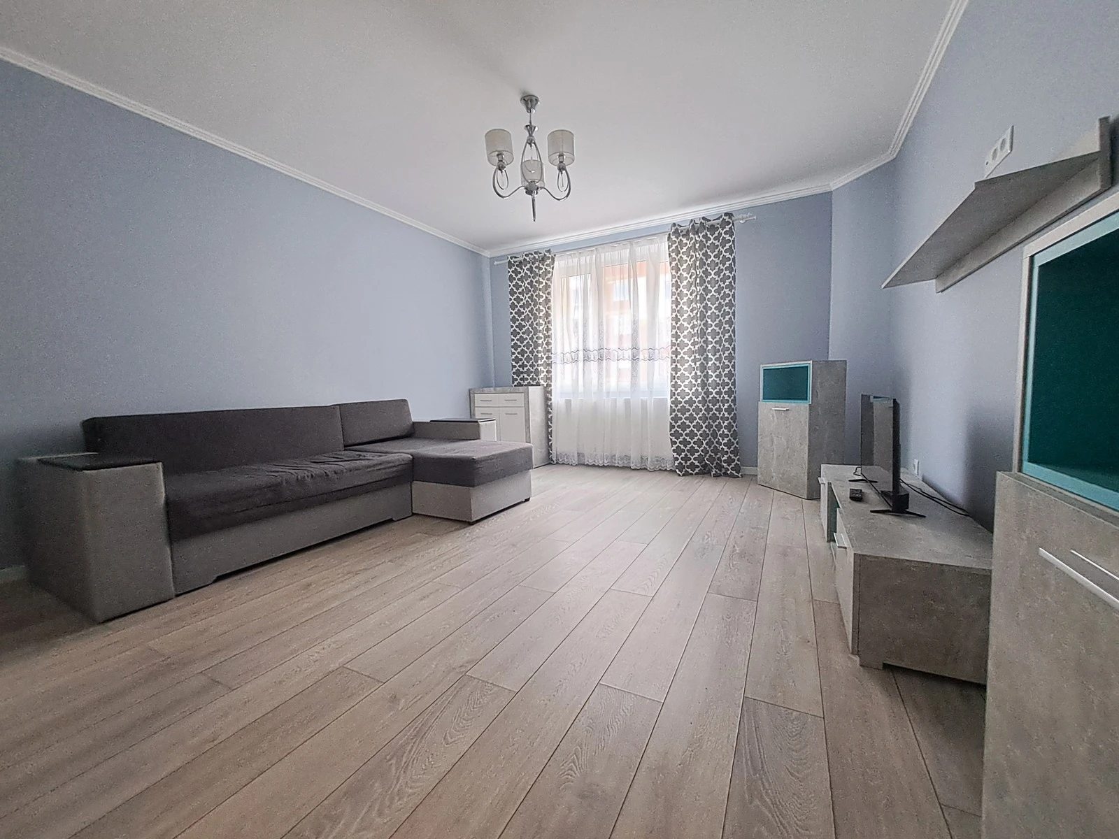 Apartment for rent 1 room, 42 m², 3rd fl./10 floors. 4, Troleybusna vul., Ternopil. 