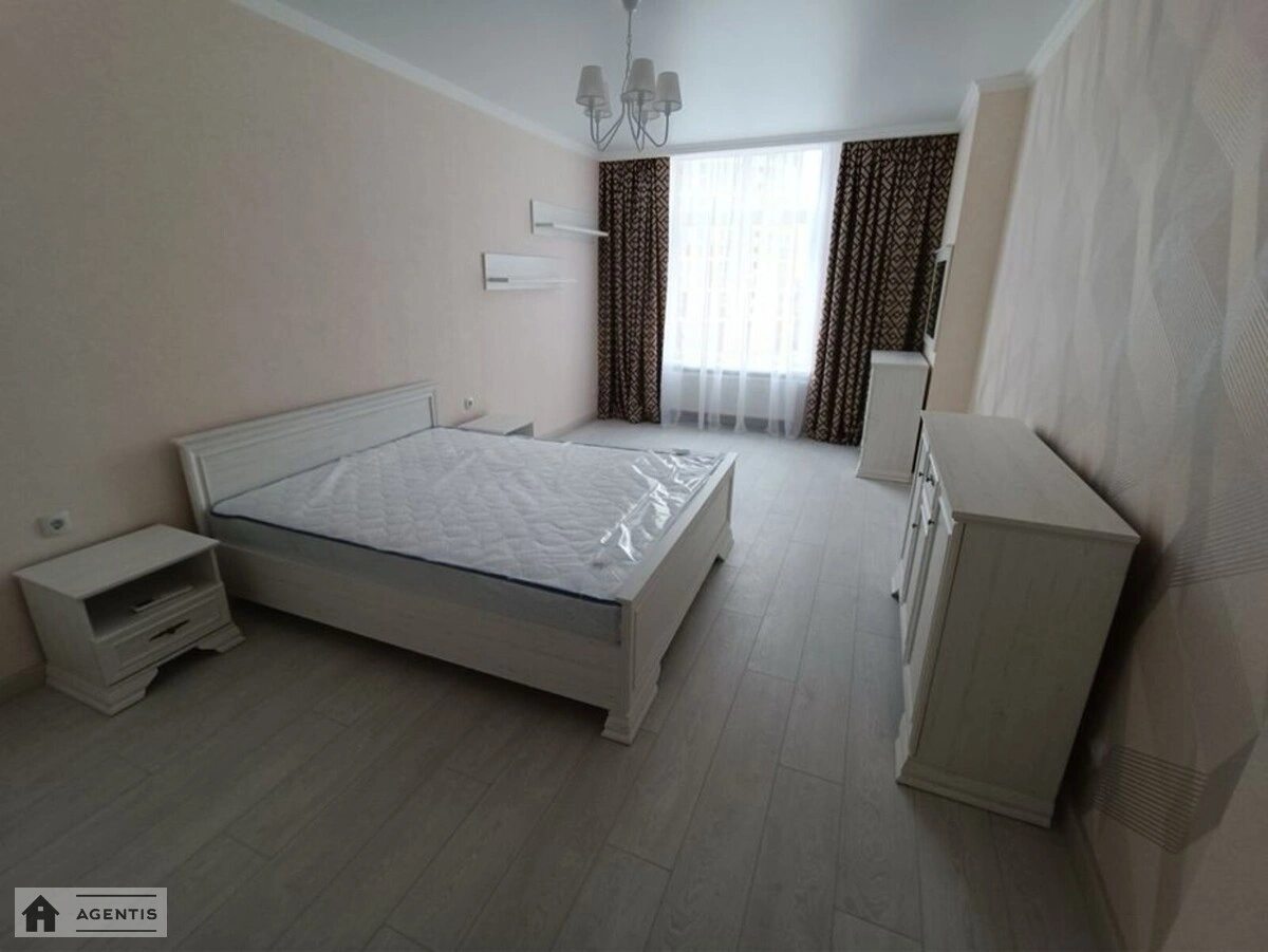 Сдам квартиру 1 комната, 50 m², 5 эт./25 этажей. 8, Никольско-Слободская 8, Киев. 