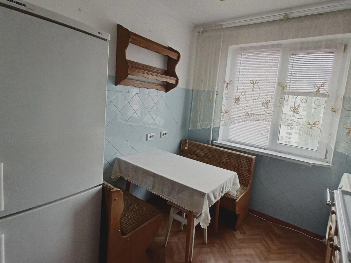 Здам квартиру 3 кімнати, 75 m², 8 пов./9 поверхів. Івана Миколайчука вул. (Серафимовича), Київ. 