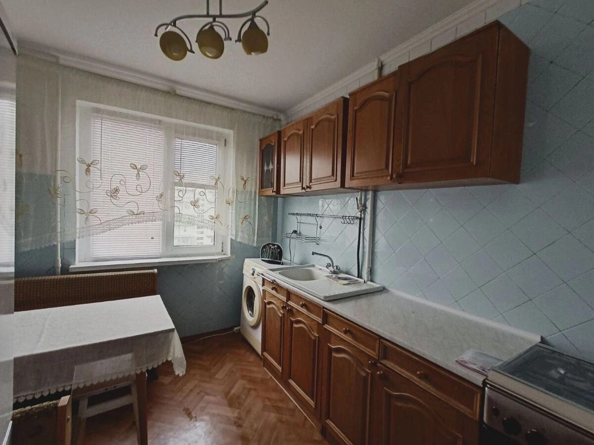 Здам квартиру 3 кімнати, 75 m², 8 пов./9 поверхів. Івана Миколайчука вул. (Серафимовича), Київ. 