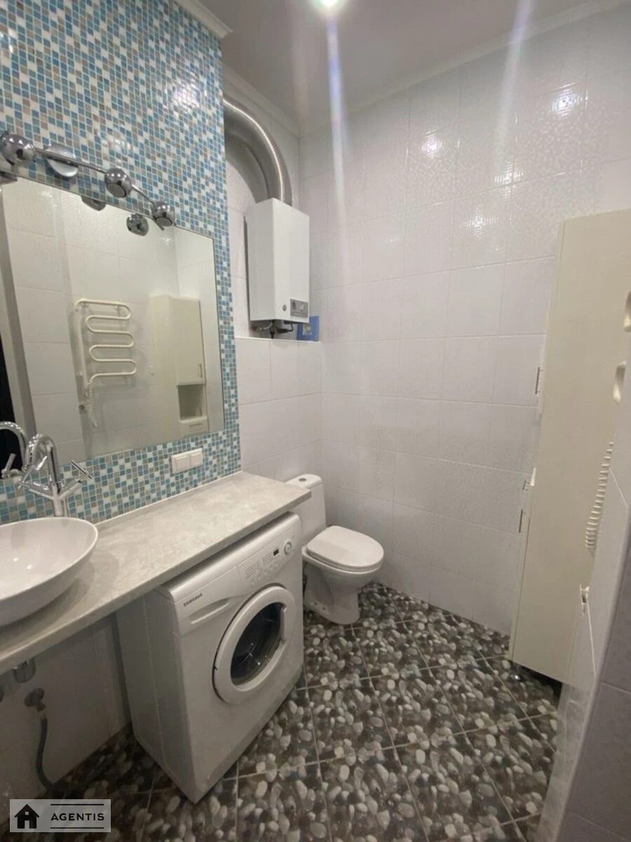 Здам квартиру 2 кімнати, 65 m², 4 пов./5 поверхів. 27, Автозаводська 27, Київ. 