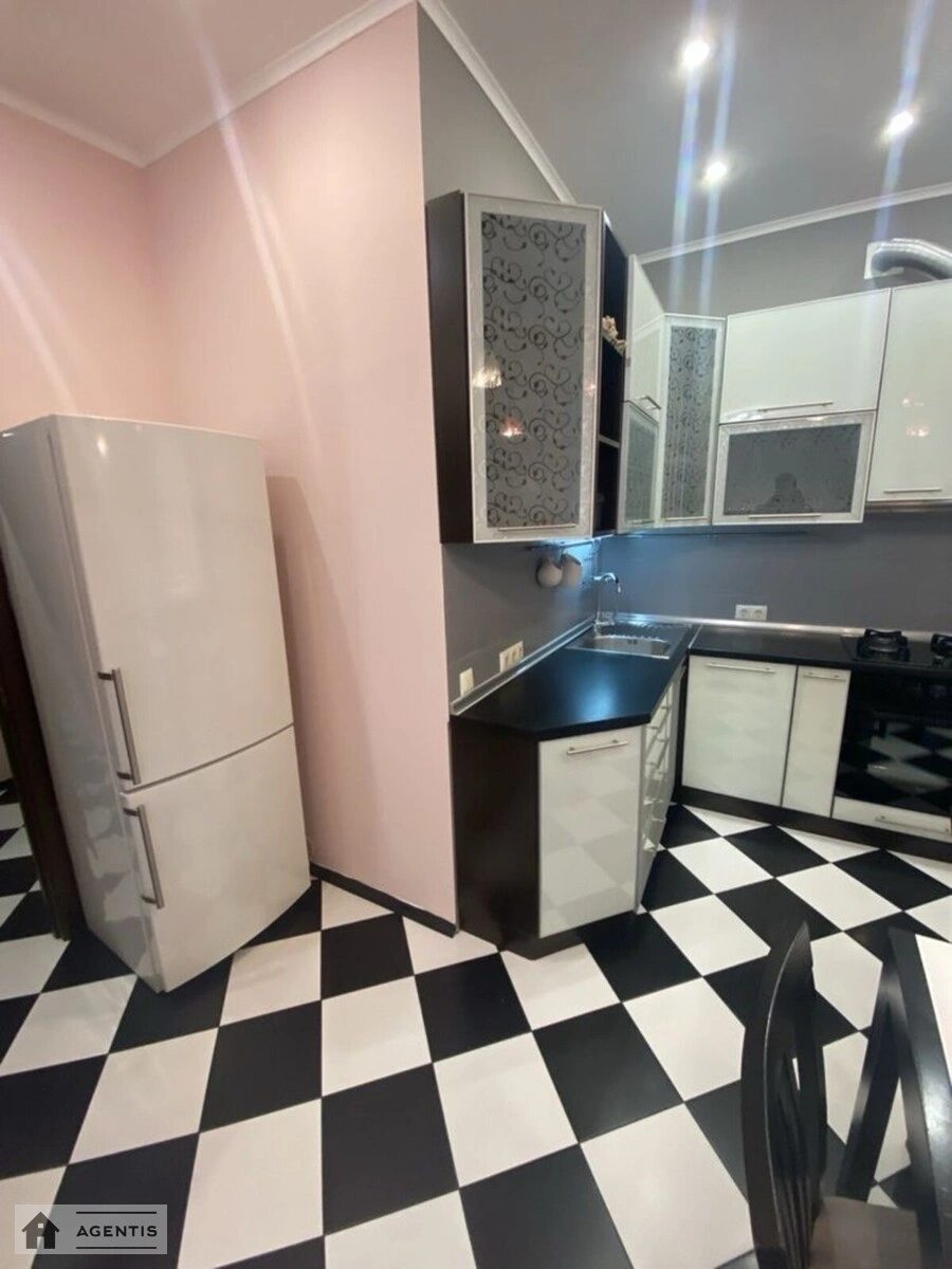 Здам квартиру 2 кімнати, 65 m², 4 пов./5 поверхів. 27, Автозаводська 27, Київ. 