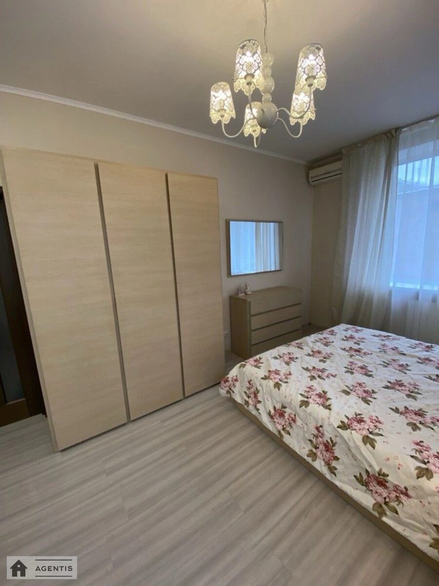 Apartment for rent 2 rooms, 65 m², 4th fl./5 floors. 27, Avtozavodska 27, Kyiv. 