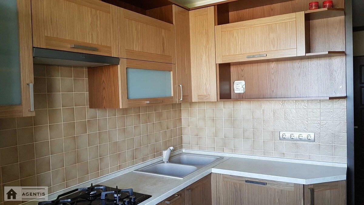 Сдам квартиру 2 комнаты, 44 m², 9 эт./9 этажей. Данила Щербаківського вул. (Щербакова), Киев. 