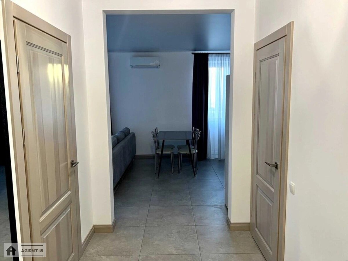 Сдам квартиру 1 комната, 59 m², 1 эт./1 эт.. 15, Новомостицкая 15, Киев. 