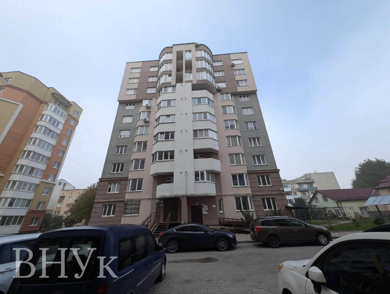 Apartments for sale 1 room, 42 m², 4th fl./10 floors. Troleybusna vul., Ternopil. 