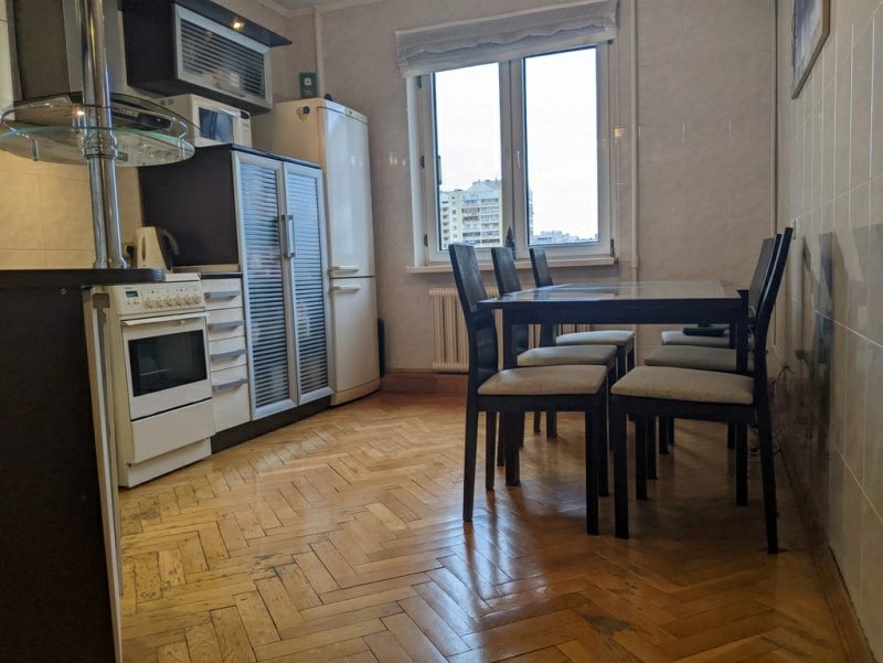 Продаж квартири. 3 кімнати, 110 m², 9 поверх/16 поверхів. 11, Гмирі 11, Київ. 