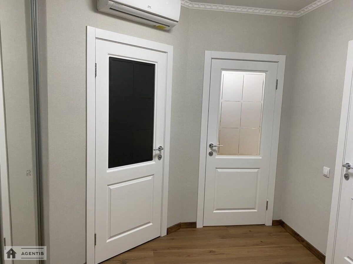 Сдам квартиру 2 комнаты, 52 m², 10 эт./11 этажей. 21, Центральна вул., Киев. 