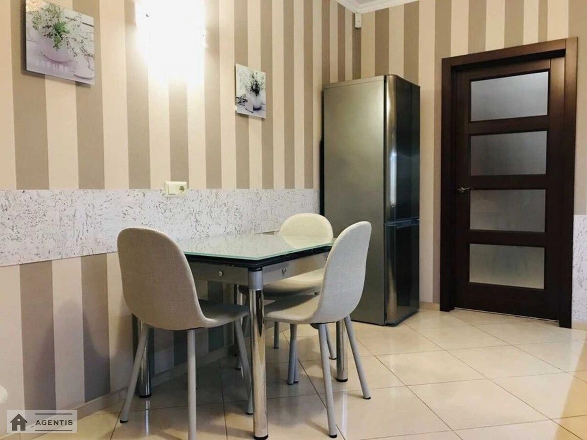 Сдам квартиру 3 комнаты, 104 m², 11 эт./25 этажей. Рижская, Киев. 