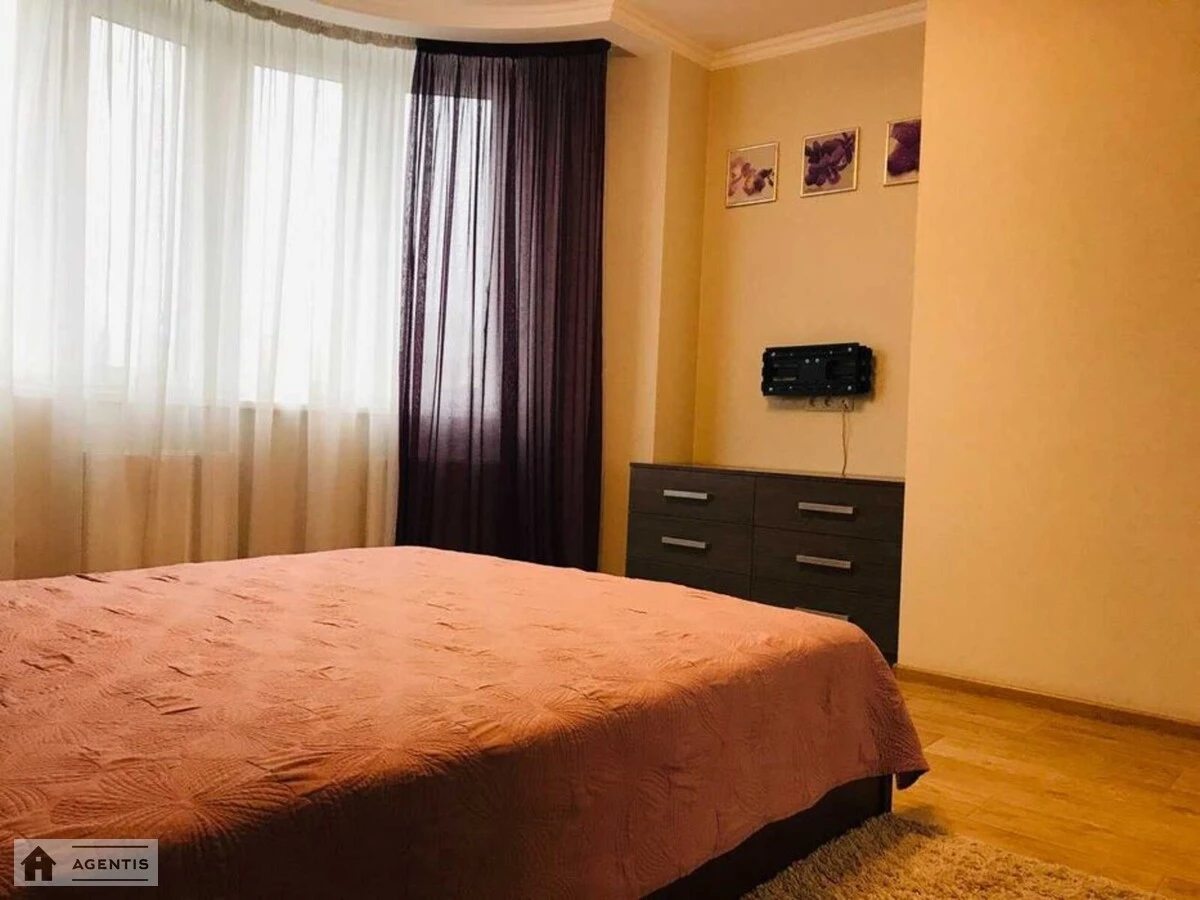 Сдам квартиру 3 комнаты, 104 m², 11 эт./25 этажей. Рижская, Киев. 