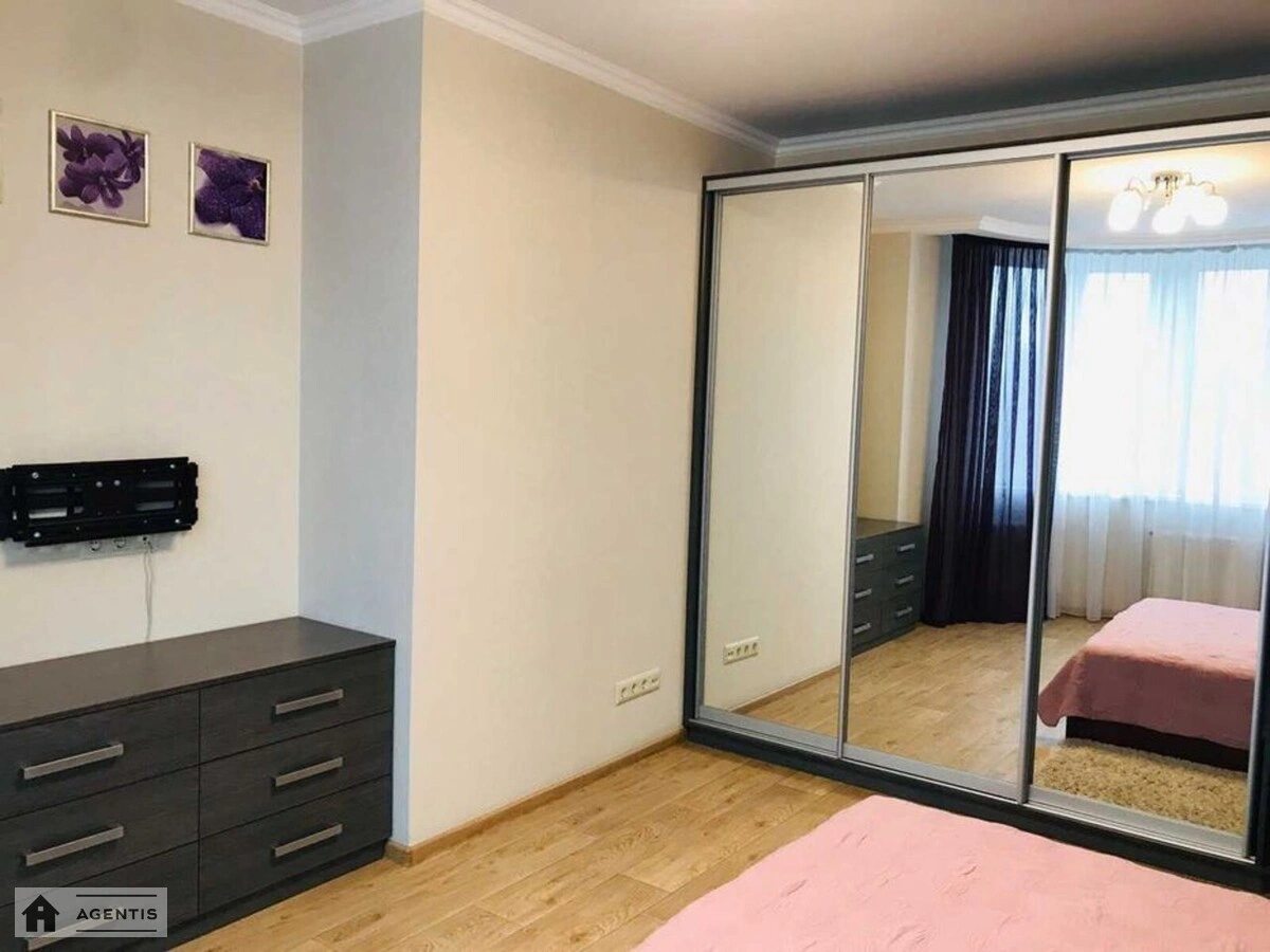 Сдам квартиру 3 комнаты, 104 m², 11 эт./25 этажей. Рижская, Киев. 