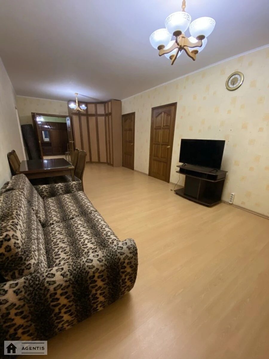 Сдам квартиру 3 комнаты, 88 m², 12 эт./16 этажей. 7, Радунская 7, Киев. 