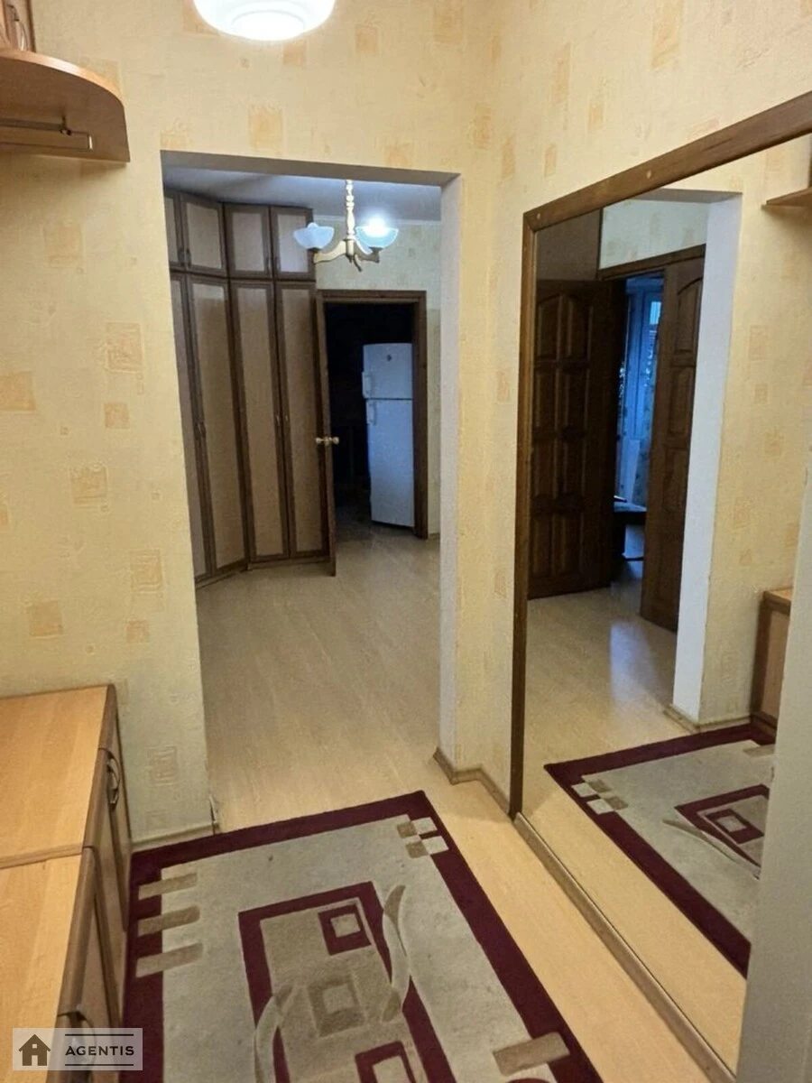 Сдам квартиру 3 комнаты, 88 m², 12 эт./16 этажей. 7, Радунская 7, Киев. 