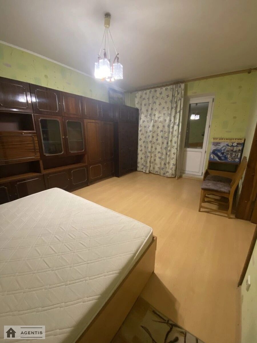 Сдам квартиру 3 комнаты, 88 m², 12 эт./16 этажей. 7, Радунская 7, Киев. 