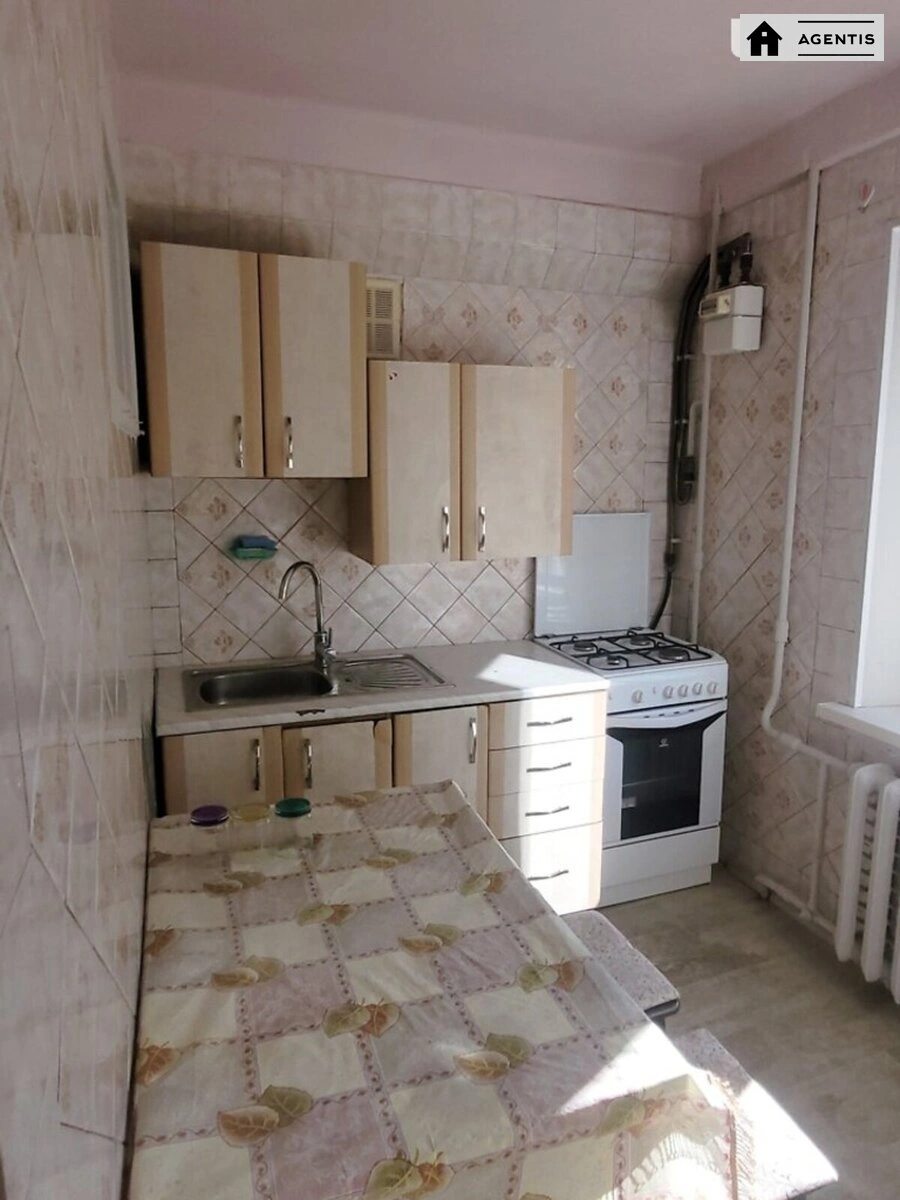 Здам квартиру 3 кімнати, 84 m², 4 пов./9 поверхів. Тростянецька, Київ. 