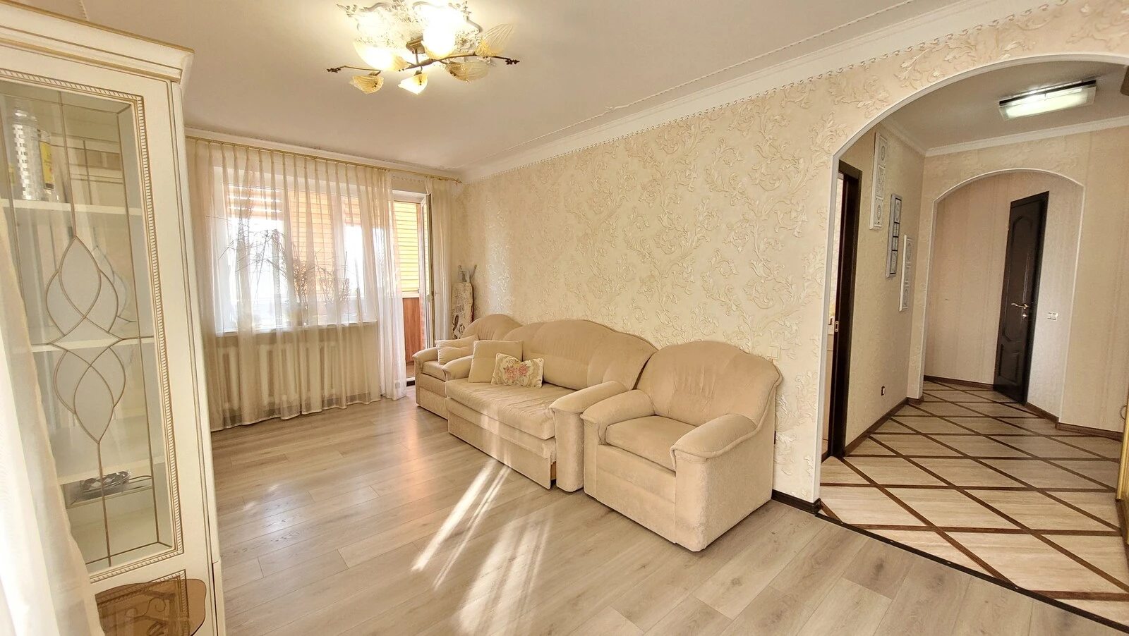 Продаж квартири 2 кімнати, 545 m², 7 пов./9 поверхів. Небесной Сотни проспект (Маршала Жукова), Одеса. 