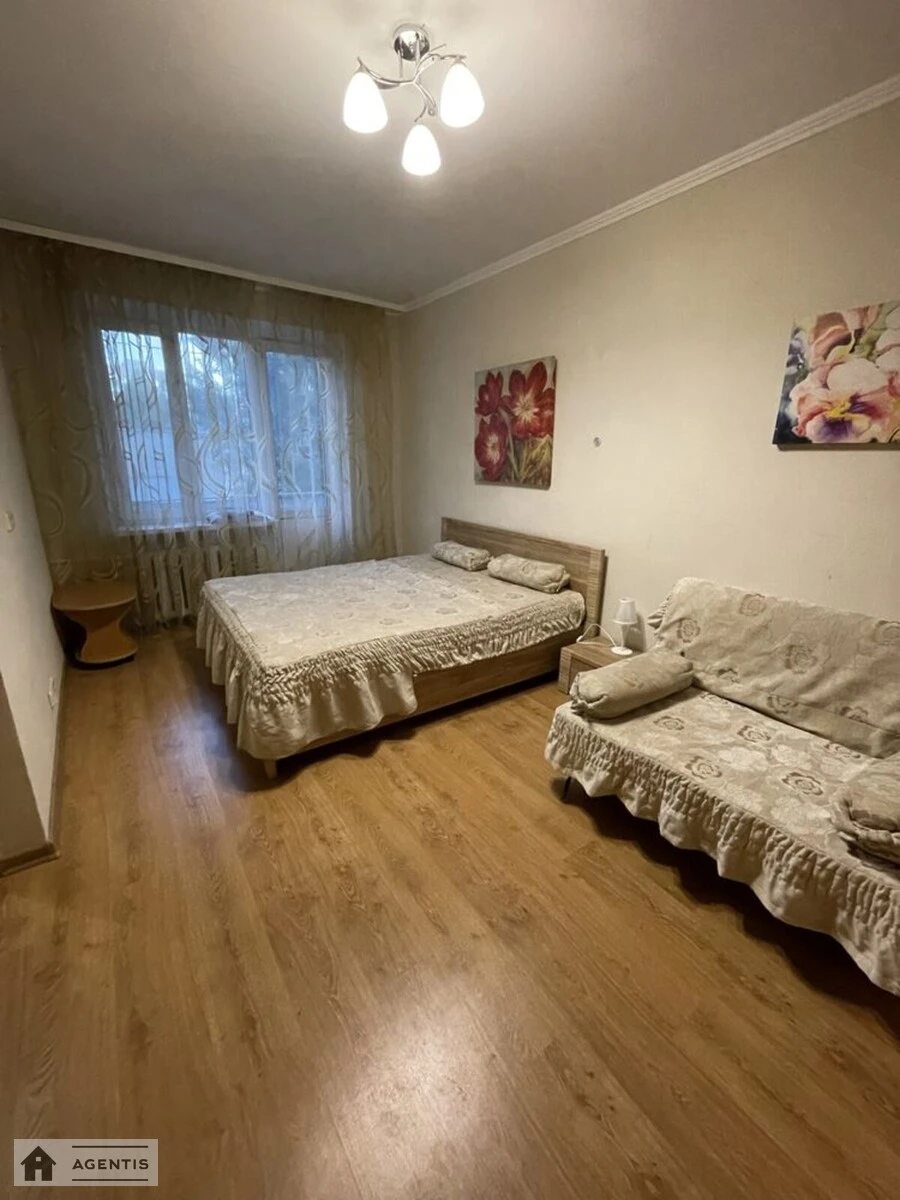 Здам квартиру 1 кімната, 38 m², 2 пов./5 поверхів. 11, Сокальська 11, Київ. 