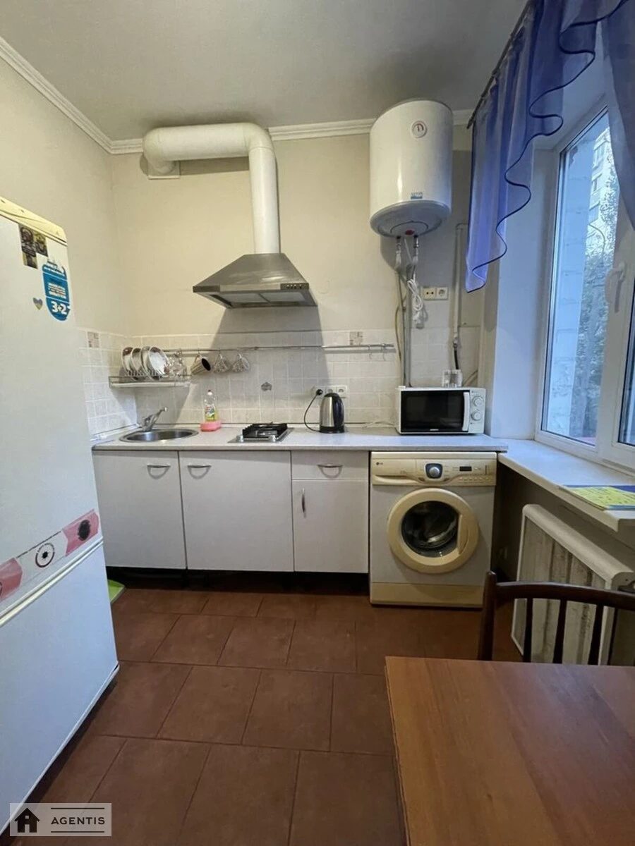 Здам квартиру 1 кімната, 38 m², 2 пов./5 поверхів. 11, Сокальська 11, Київ. 