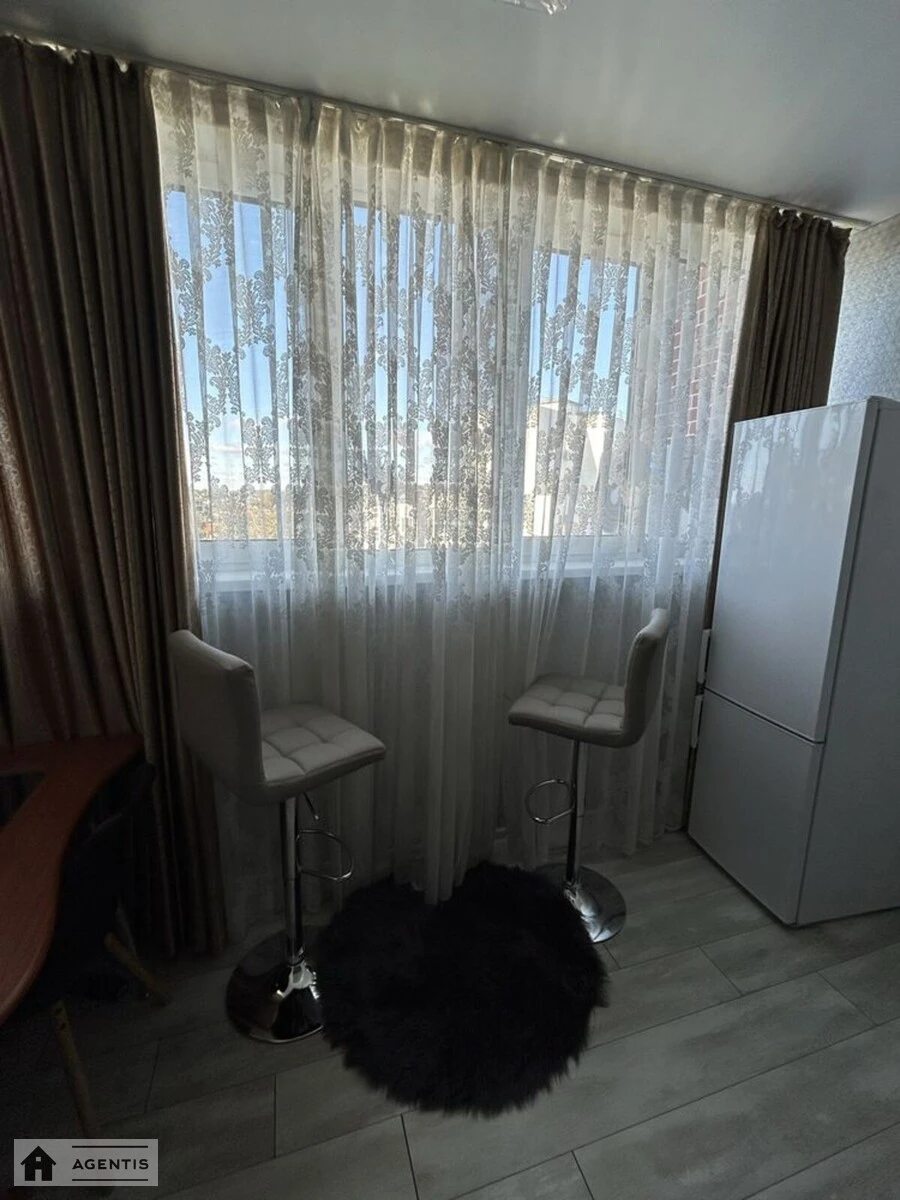 Apartment for rent 1 room, 45 m², 4th fl./5 floors. 38, Garmatna 38, Kyiv. 