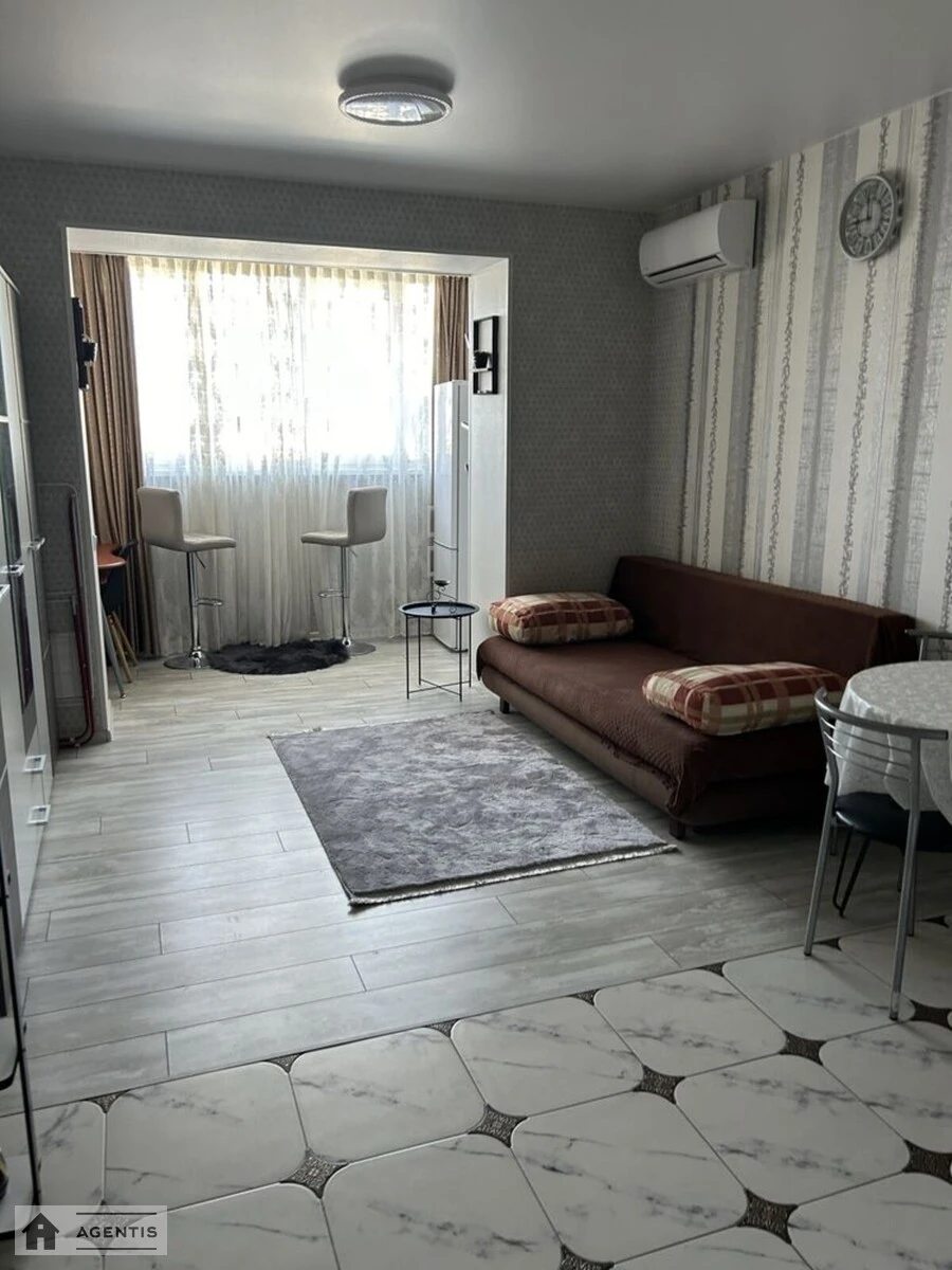 Apartment for rent 1 room, 45 m², 4th fl./5 floors. 38, Garmatna 38, Kyiv. 