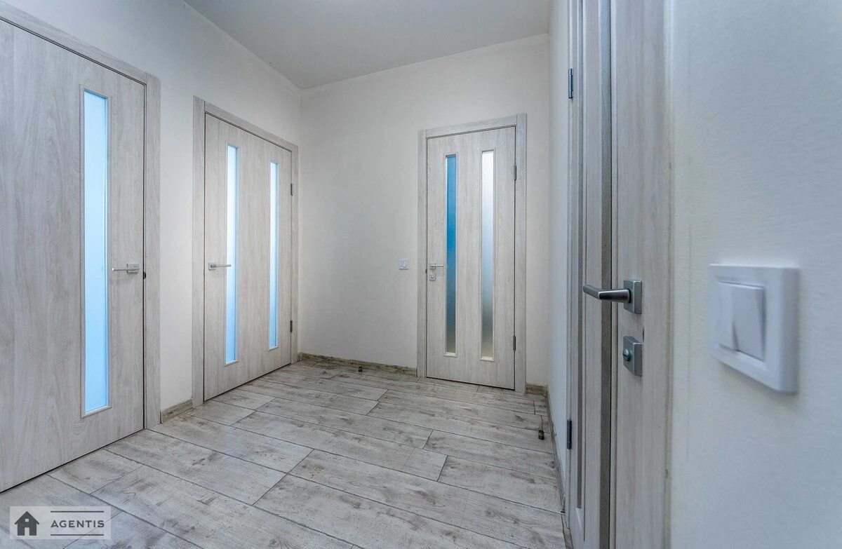 Сдам квартиру 2 комнаты, 80 m², 22 эт./25 этажей. 6, Євгена Сверстюка вул. (Марини Раскової), Киев. 