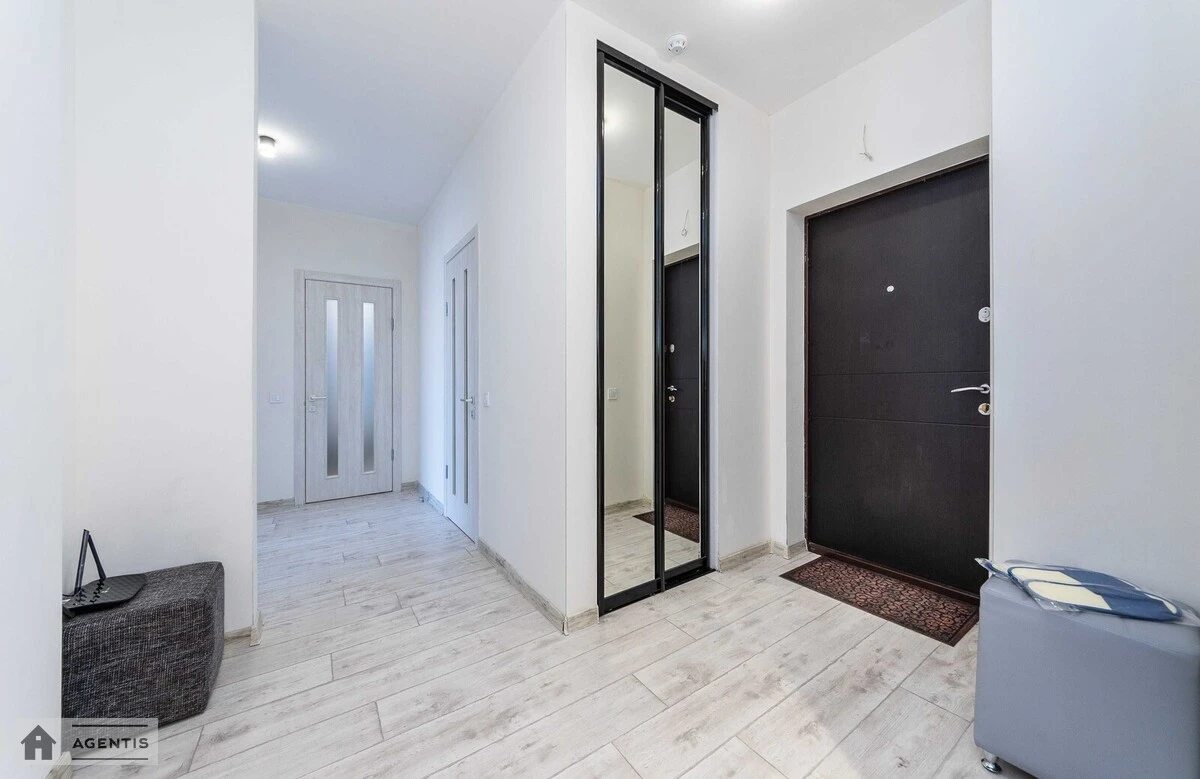 Сдам квартиру 2 комнаты, 80 m², 22 эт./25 этажей. 6, Євгена Сверстюка вул. (Марини Раскової), Киев. 