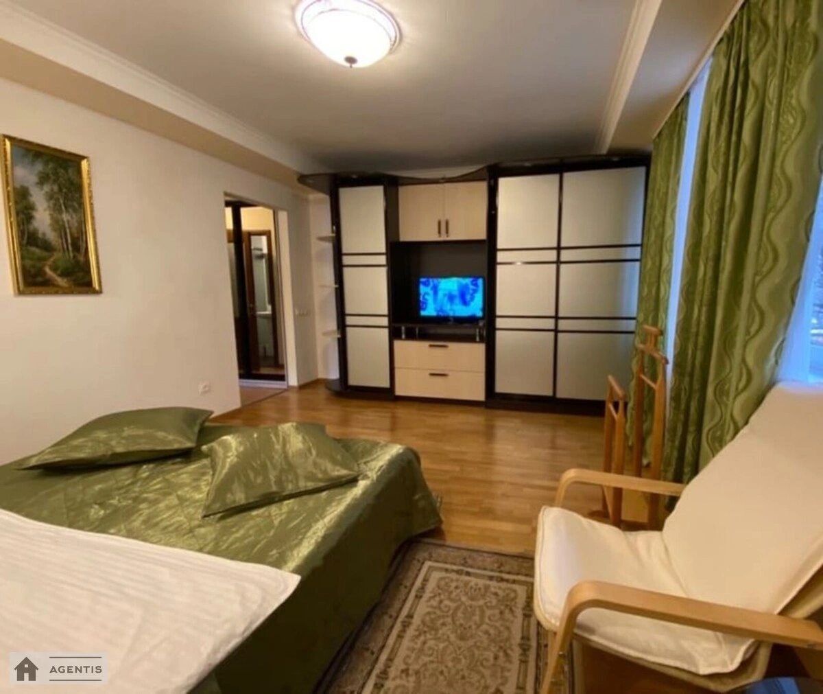 Apartment for rent 1 room, 33 m², 2nd fl./9 floors. 4, Lavrska vul., Kyiv. 