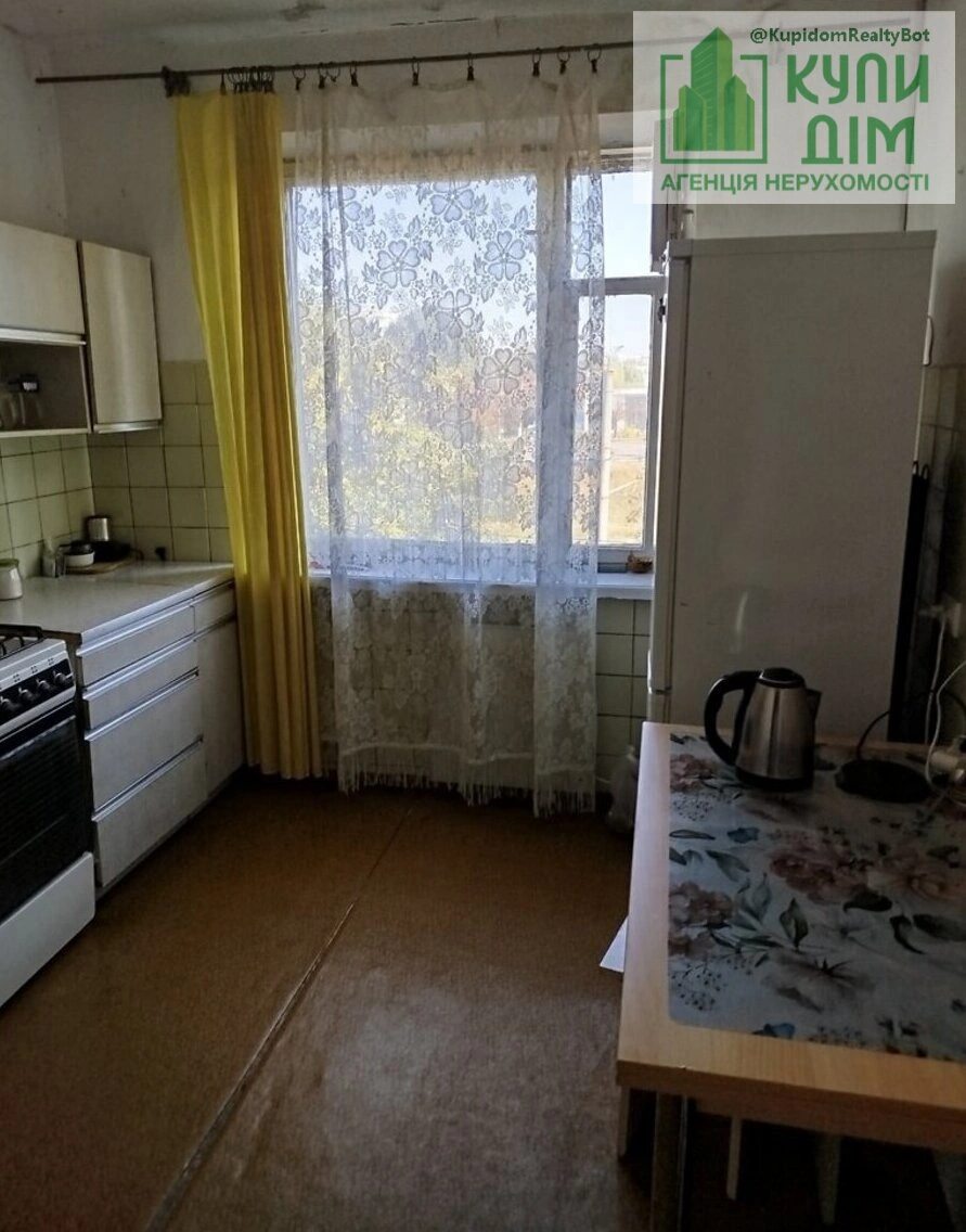 Продаж квартири 2 кімнати, 46 m², 3 пов./9 поверхів. Вокзальна вулиця (Жовтневої Революції), Кропивницький. 