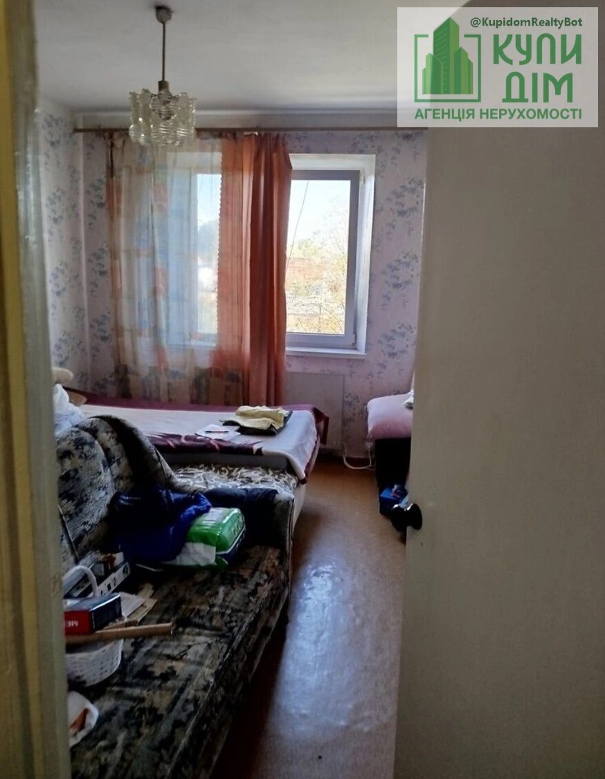 Продаж квартири 2 кімнати, 46 m², 3 пов./9 поверхів. Вокзальна вулиця (Жовтневої Революції), Кропивницький. 