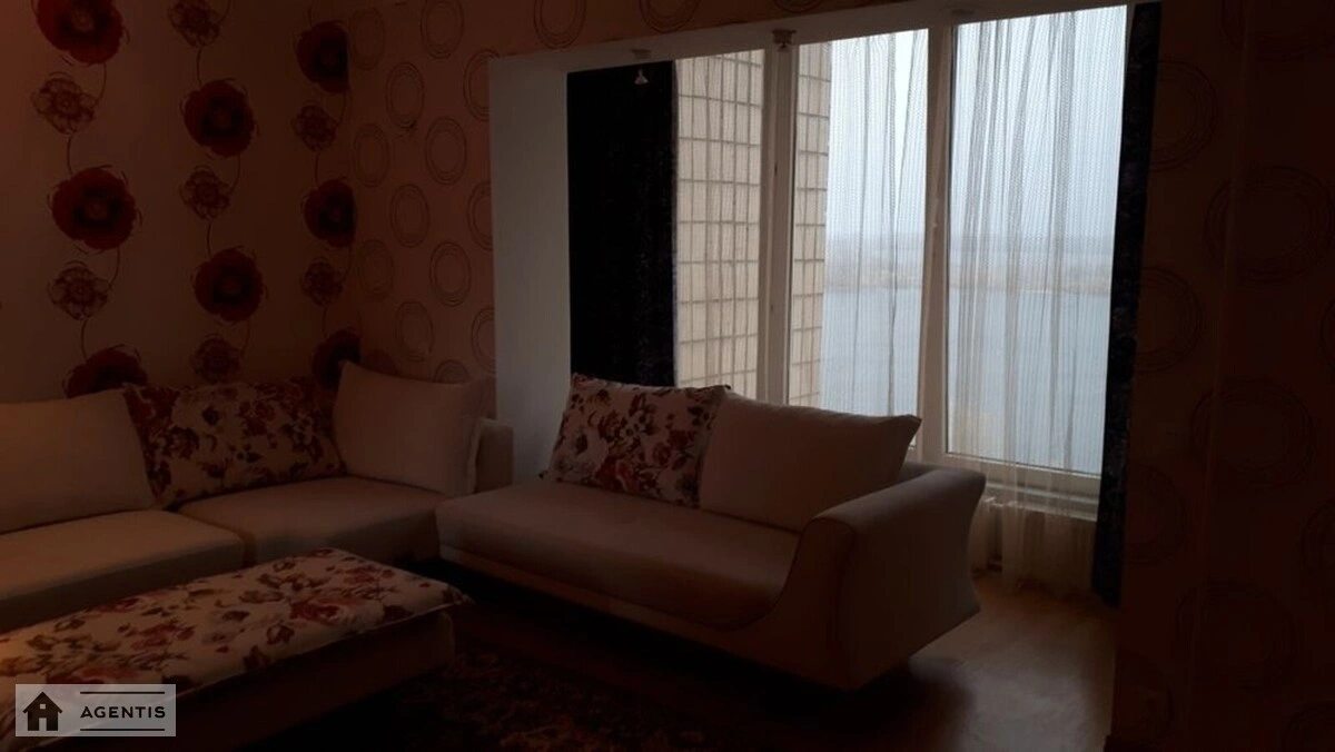 Apartment for rent 3 rooms, 85 m², 9th fl./9 floors. 27, Pryrichna 27, Kyiv. 