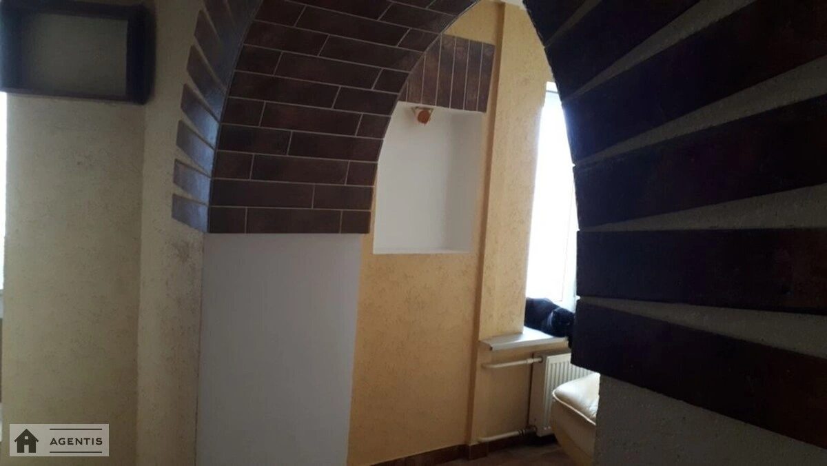 Сдам квартиру 3 комнаты, 85 m², 9 эт./9 этажей. 27, Приречная 27, Киев. 