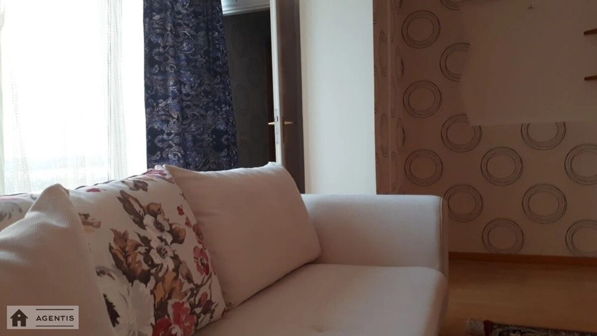 Apartment for rent 3 rooms, 85 m², 9th fl./9 floors. 27, Pryrichna 27, Kyiv. 